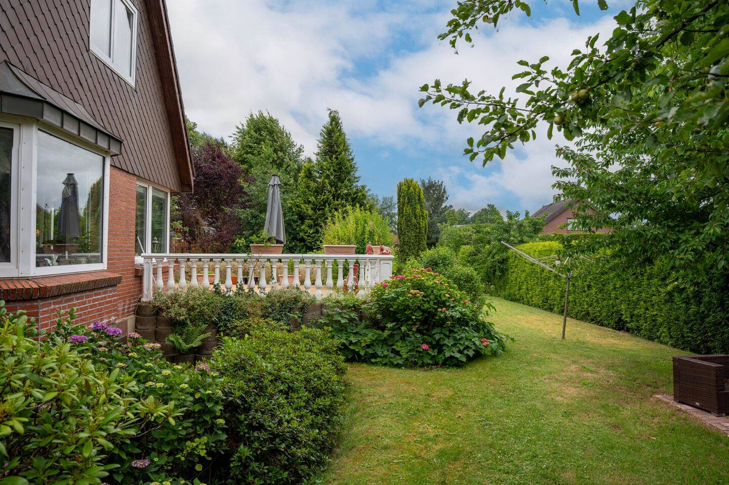 Endreihenhaus mit Traumgarten, Terrasse, Homeoffice-Etage, Stellplatz & viel Platz für Familie, 25335 Elmshorn