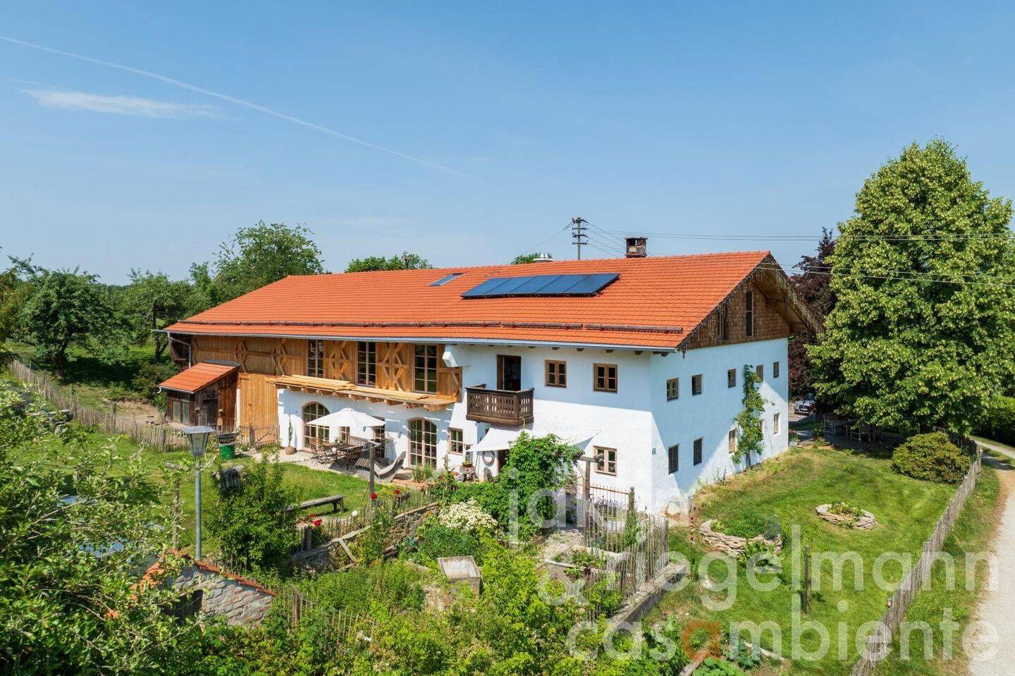 Ökologisch saniertes Bauernhaus mit 360 m² Wohnfläche, Ausbaureserve und eigenem Wald im Chiemgau, 83547 Babensham