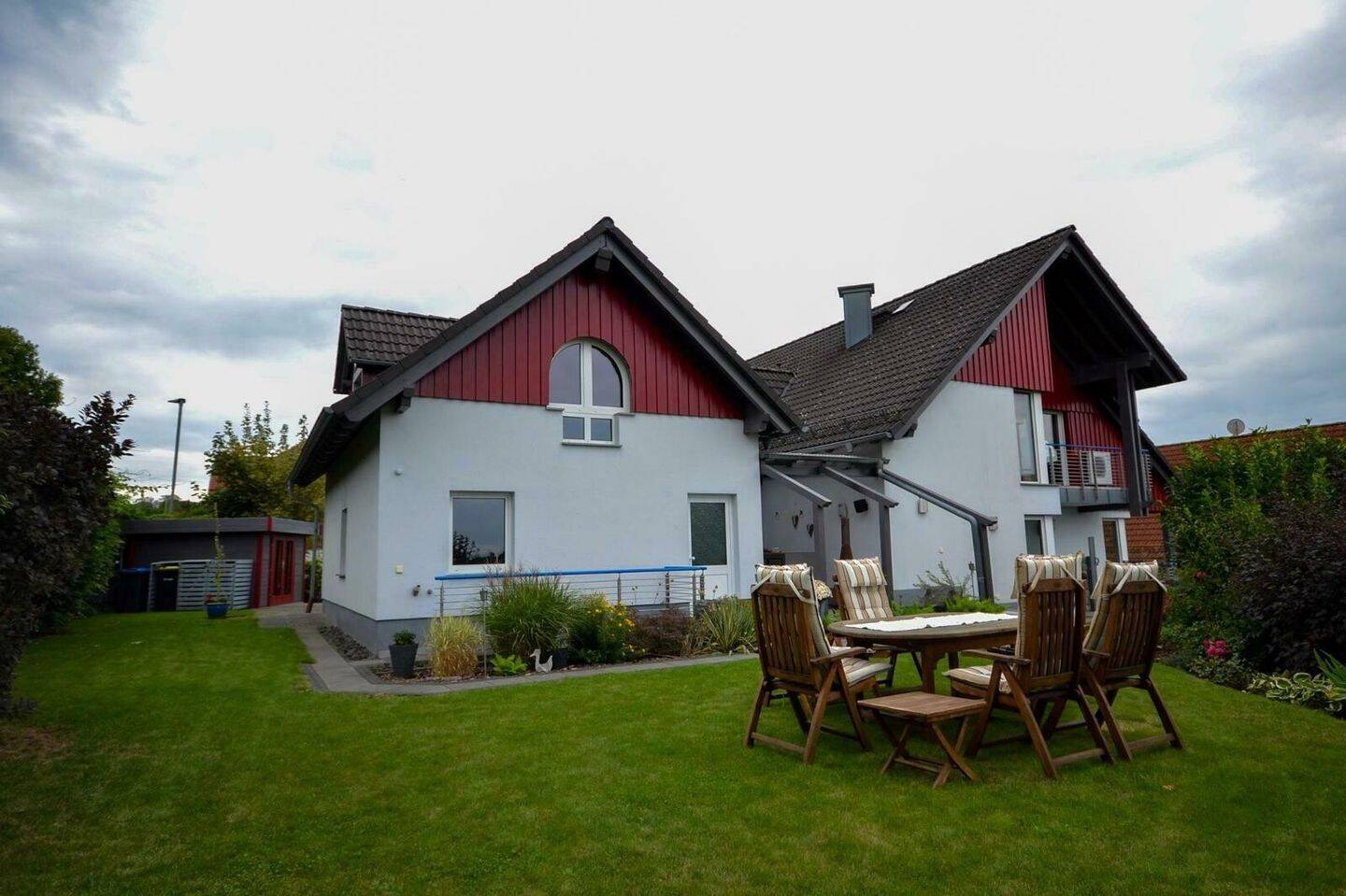 Exklusives Wohnen am Ortsrand: Zeitlose Architektur mit High-Tech-Komfort, 35327 Ulrichstein