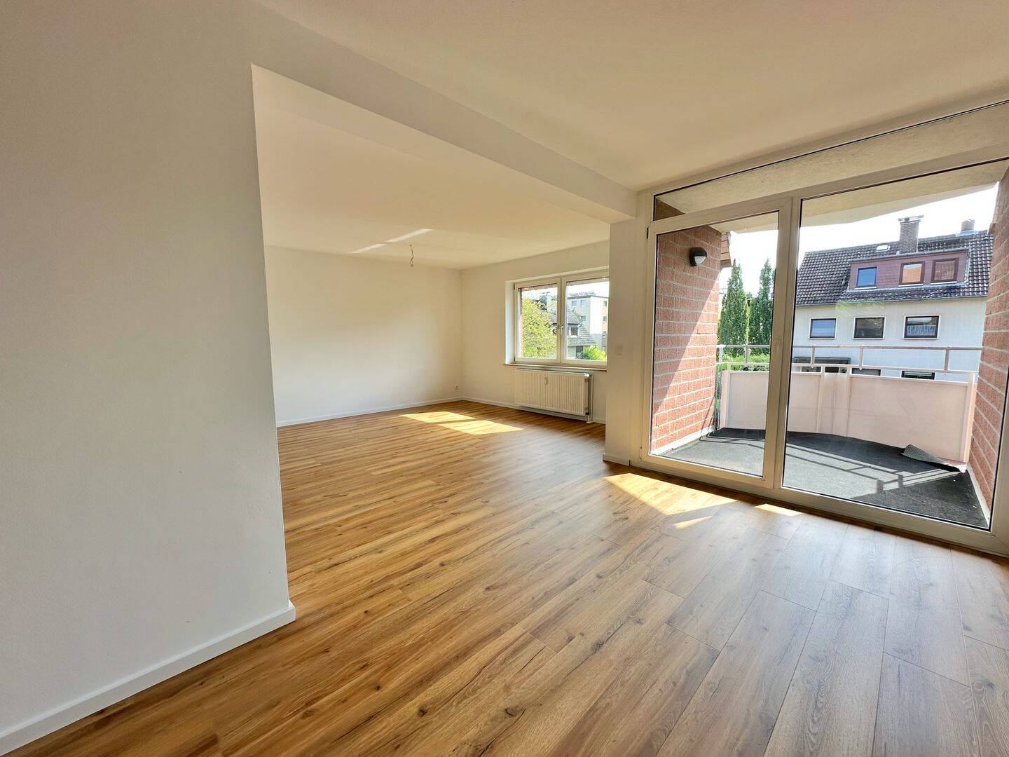 Modernisierte 3-Zimmer-Wohnung mit Einbauküche, Garage und Balkon in Broistedt, 38268 Lengede
