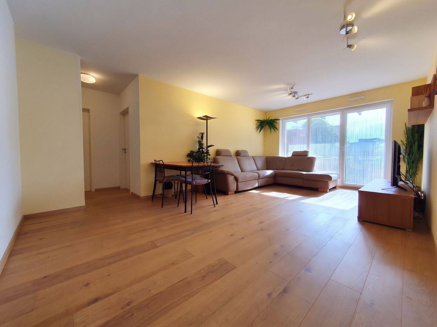 Sonnige 3,5-Zimmer-Wohnung | 80 m² | teilmöbliert | 2. OG mit Aufzug & Balkon, 63071 Offenbach am Main (Offenbach am Main Tempelsee)