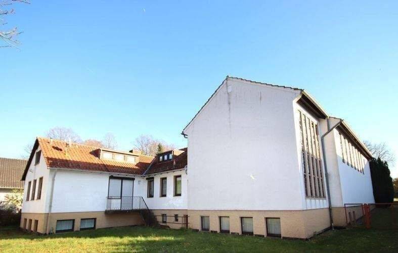 Wohnhaus mit Kirchengebäude (auch als Lagergebäude nutzbar) und herrlichem Grundstück, Stellplätze, zur gewerblichen oder privaten Nutzung, 37290 Meißner