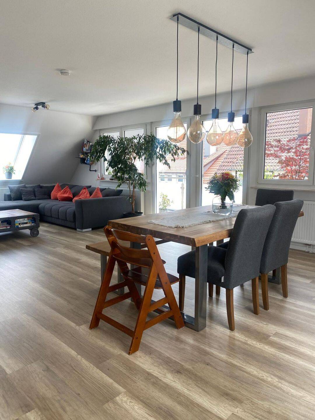 Moderne, großzügige Wohnung mit 5,5 Zimmern, Balkon, Terasse, EBK in Sindelfingen, 71069 Sindelfingen