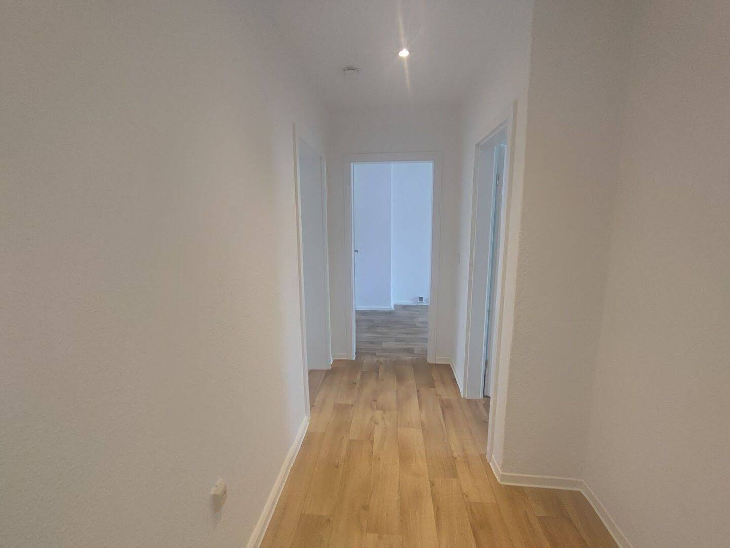 Helle Dreiraumwohnung mit Balkon und modernem Tageslichtbad in Merseburg-Süd, 6217 Merseburg
