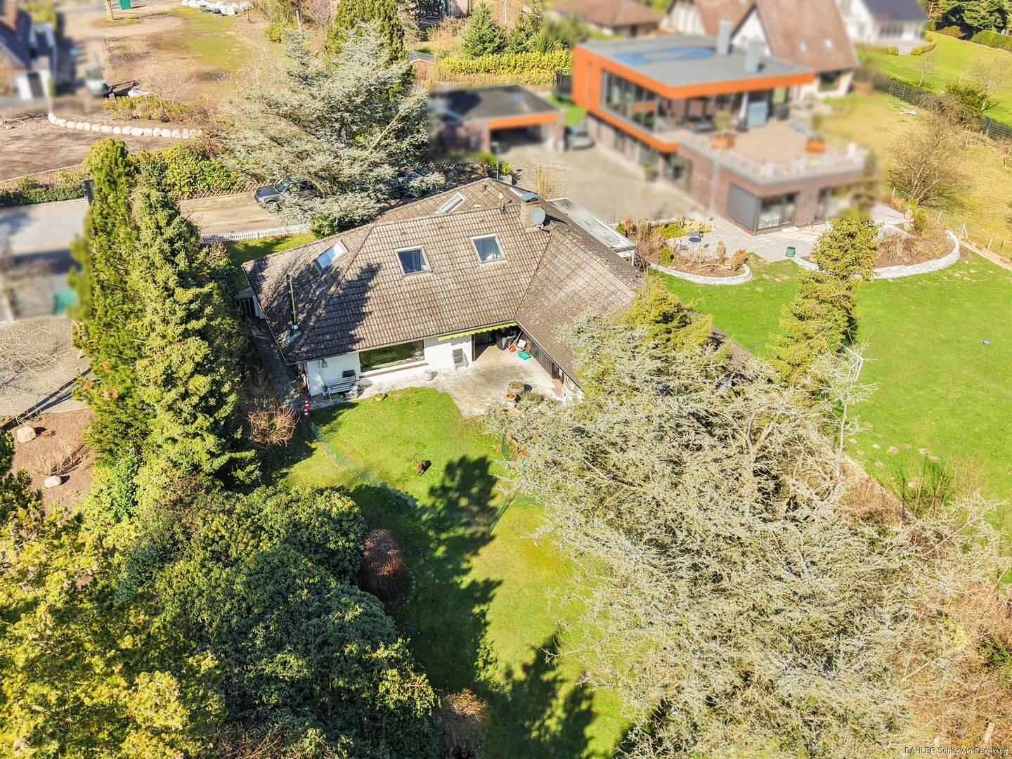 Großzügiges Einfamilienhaus mit Potential auf weitläufigem Grundstück, 24960 Glücksburg (Ostsee)