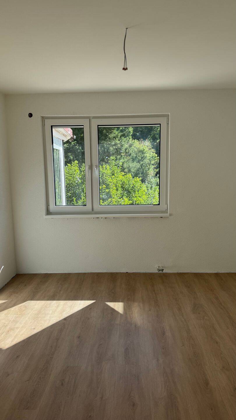 Lichtdurchflutete 3-Zimmer-Wohnung mit Wintergarten & Panoramablick, 70469 Stuttgart (Feuerbach Zuffenhausen)