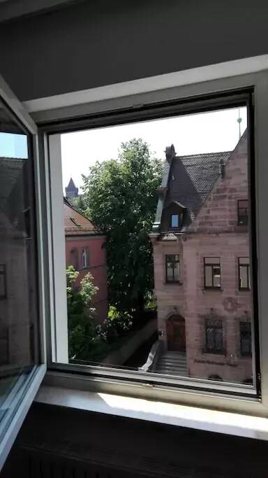 TOP-LAGE PROVISIONSFREI, SOFORT BEZUGSFREI, 52m² : Möblierte 2-Zi-Whg mit Dielenboden & Parkblick, 90408 Nürnberg (Großreuth h. d. Veste Gärten h. d. Veste Maxfeld Nordbahnhof Sankt Johannis)