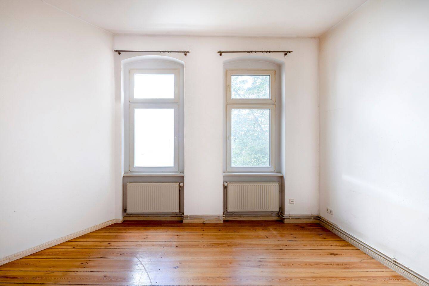 Bezugsfrei & renoviert: 1-Zimmer-Altbauwohnung unweit des Weigandufers!, 12045 Berlin (Neukölln)