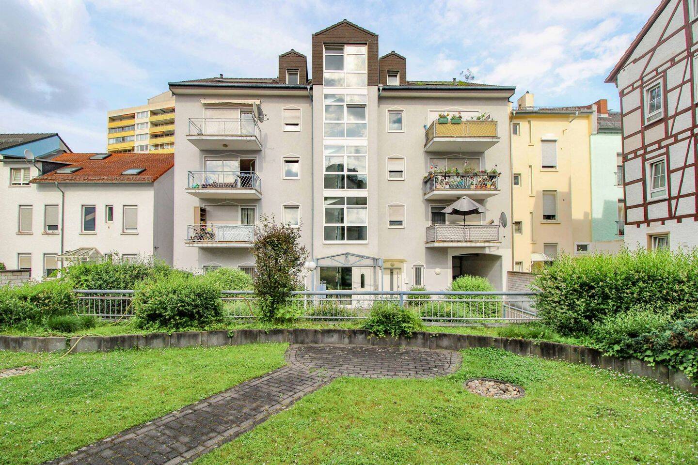 Mitten in der City mit Komfort und kurzen Wegen – charmante ETW mit Balkon & Tiefgarage in Offenbach, 63065 Offenbach am Main (Offenbach am Main)