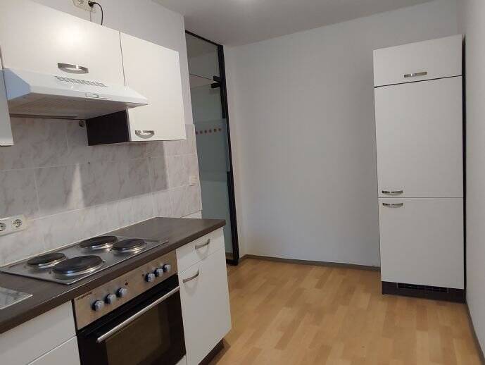3-Raum-Wohnung mit Einbauküche, Nähe Nürnberg Hauptbahnhof, ohne Balkon, 90478 Nürnberg (Dutzendteich Gleißhammer Glockenhof Sankt Peter Zerzabelshof)