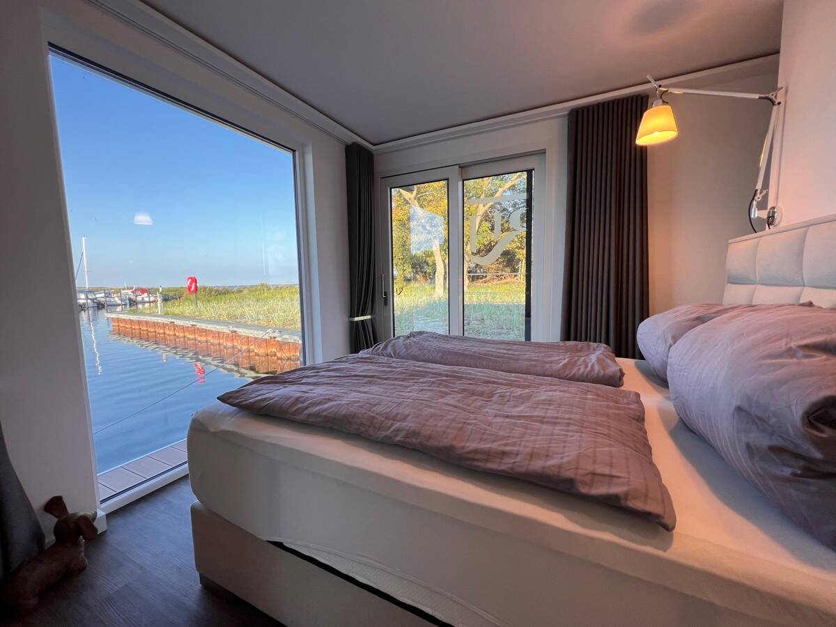 LUXUS Hausboot – 3 Etagen – 100m² Wohnen + 120 m² SONNENTERRASSE – Kamin, Kino, komplett individuell, 14548 Schwielowsee