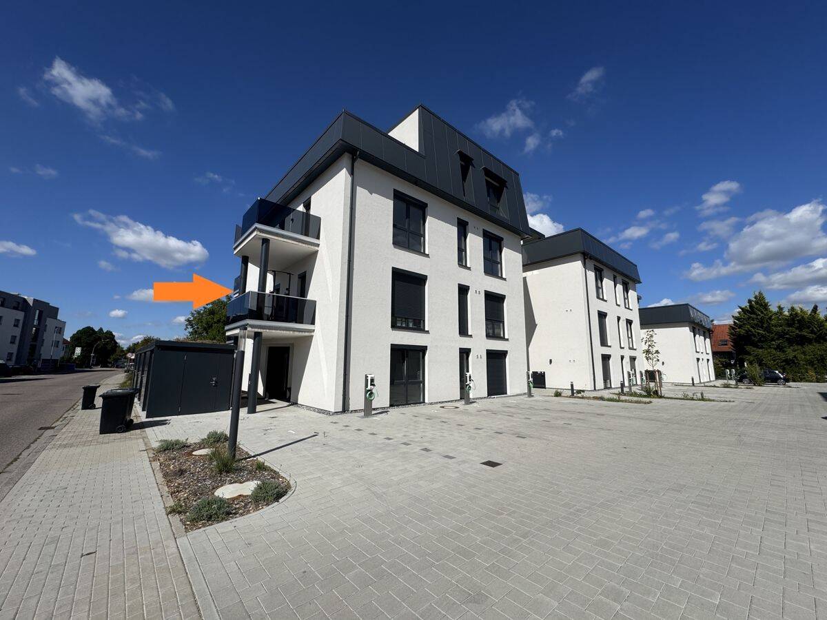 Exklusive 4-Zimmerwohnung mit 2 Balkonen und 2 Stellplätzen in Weingarten, 76356 Weingarten (Baden)