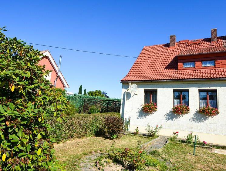 Landluft schnuppern in Löthain – DHH mit 4 Zimmern & ca. 655m² Grundstück inkl. 2 Garagen!, 1665 Käbschütztal