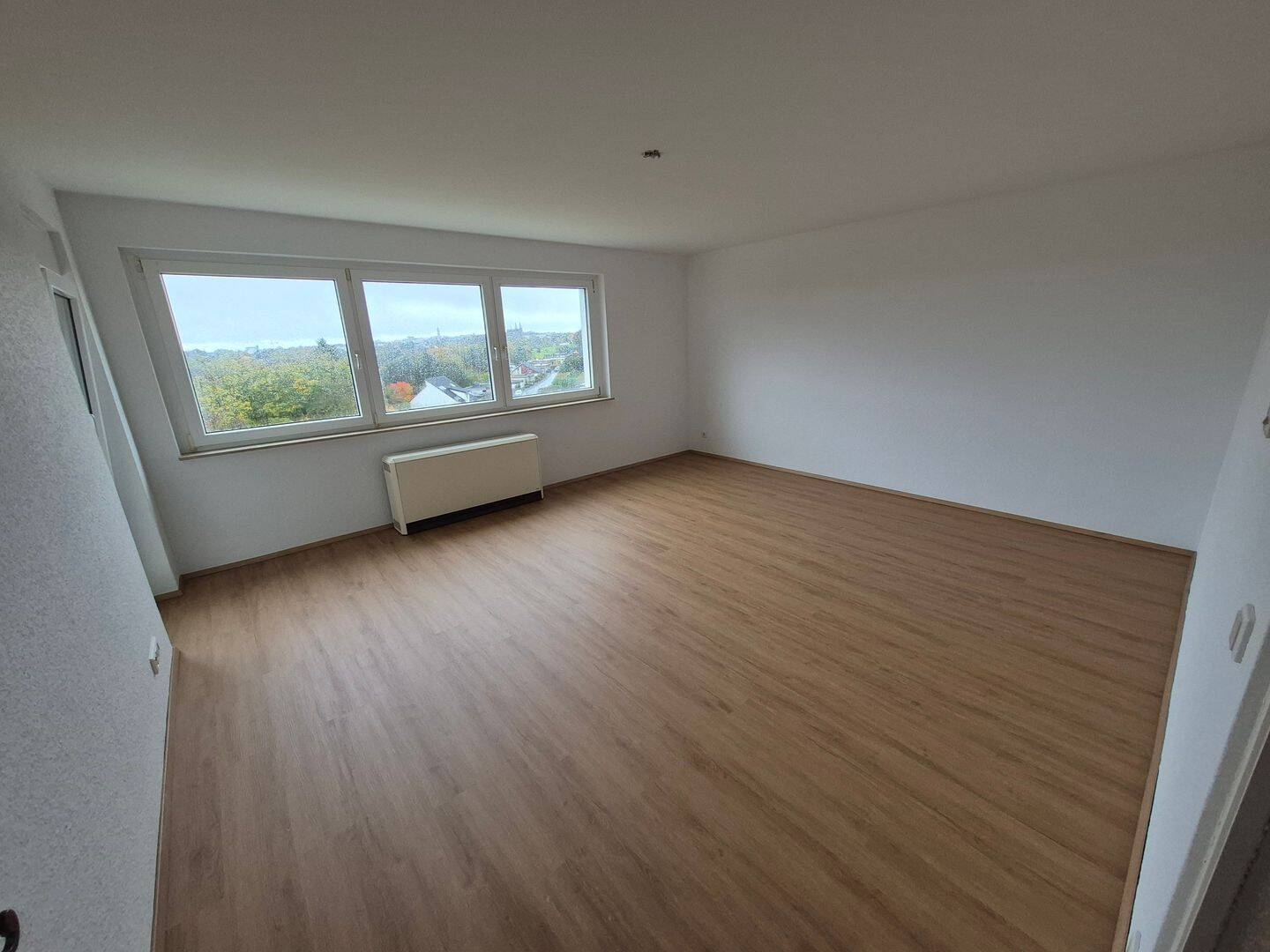 Freundliche 3-Zimmer-Wohnung mit EBK in Solingen, 42651 Solingen (Gräfrath Solingen-Mitte)