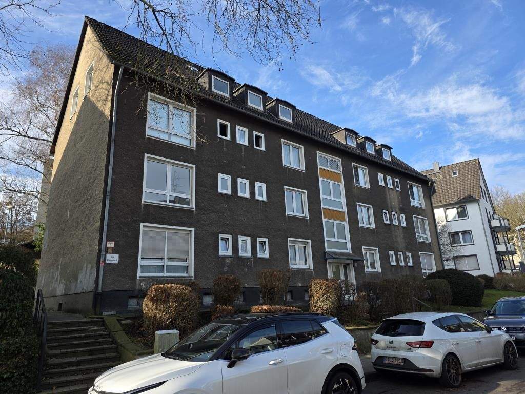 *Dachgeschosswohnung mit Fensterbad* – sofort einziehen und wohlfühlen, 45276 Essen (Steele)