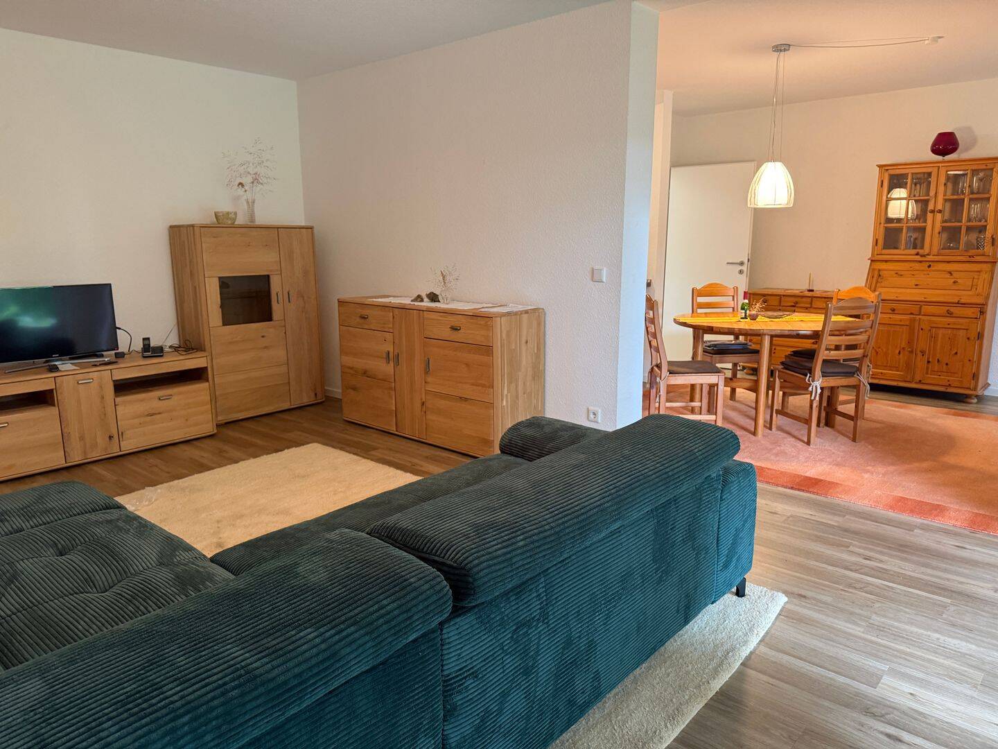 Großzügige Wohnung im Souterrain , voll möbliert, 40699 Erkrath