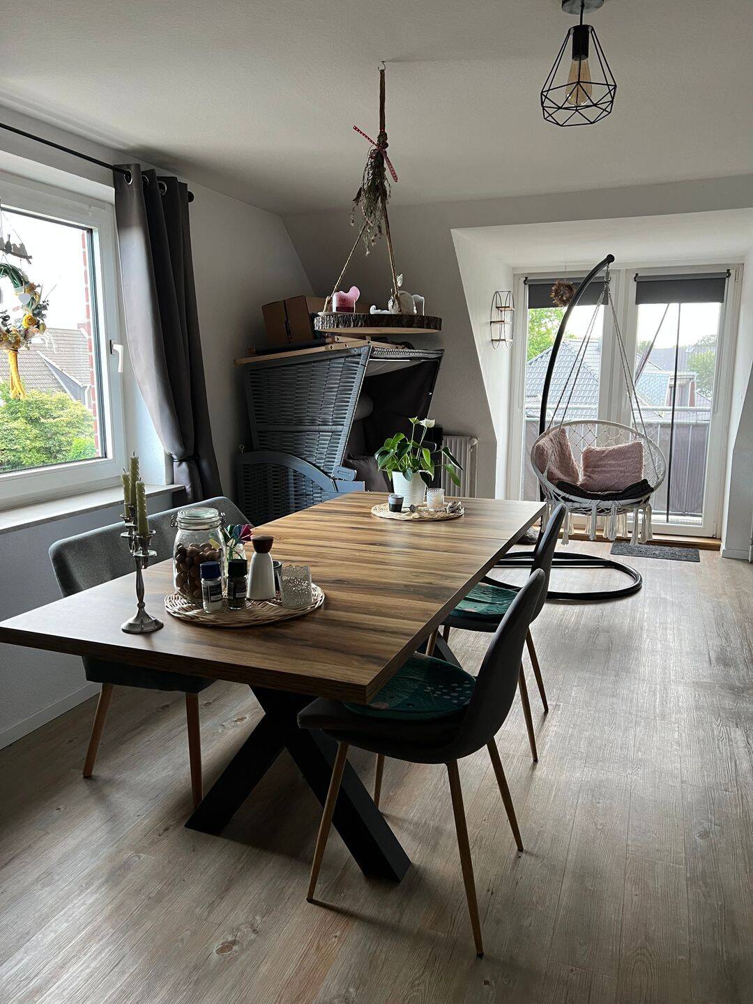 Schicke 2,5 Zimmer Dachgeschosswohnung in Heist, 25492 Heist