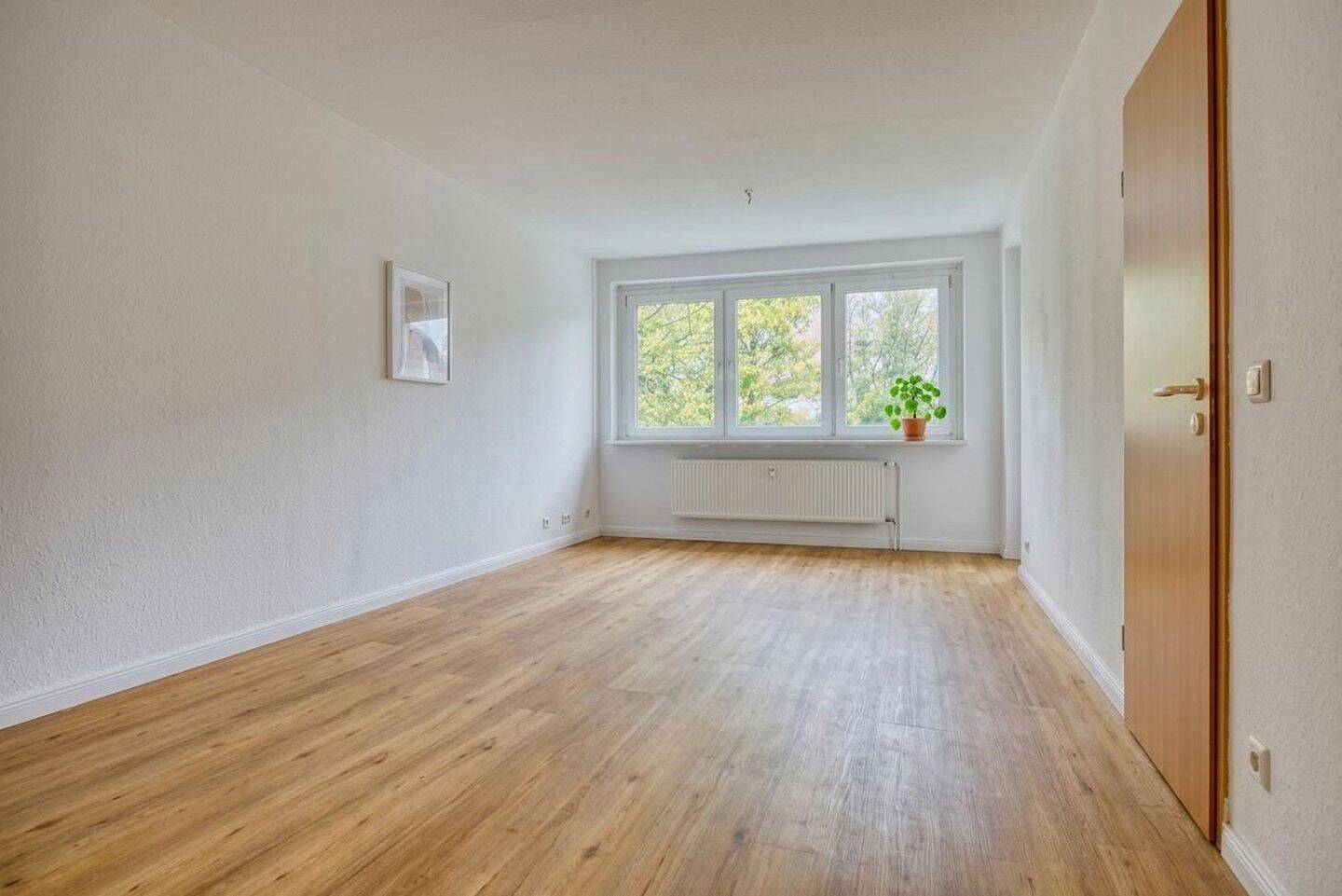 Erstbezug nach Sanierung: 4-Raum-Wohnung mit Einbauküche, Balkon & Autostellplatz, 17491 Greifswald