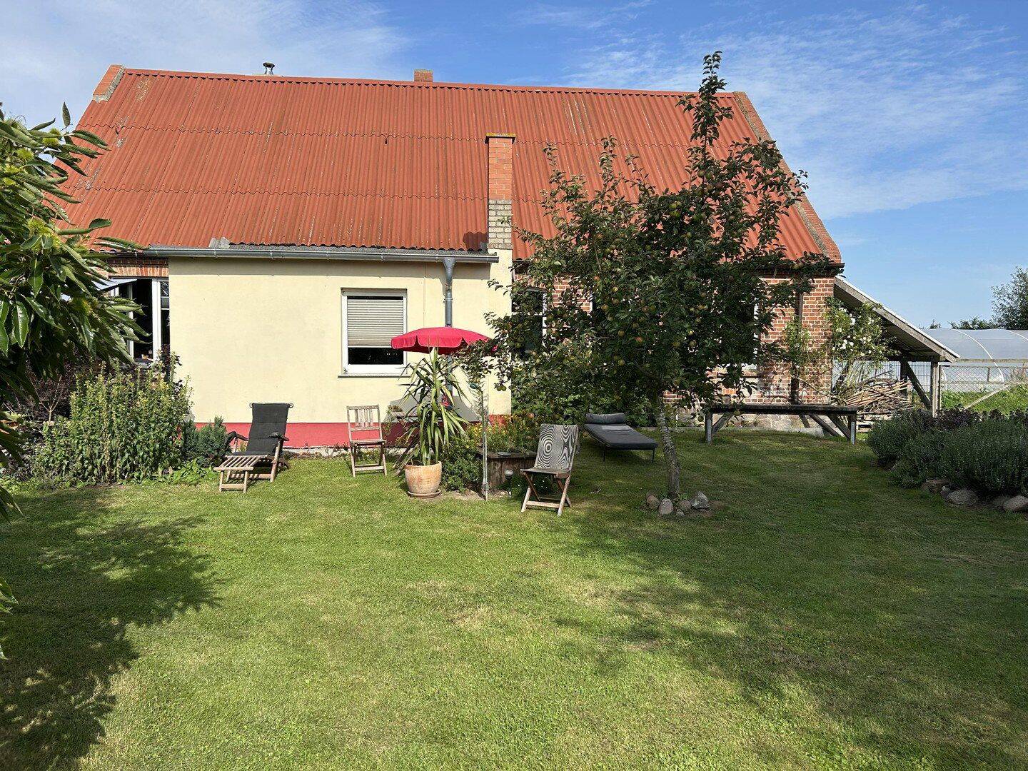Bauernhaus mit 6399 Qudratmeter Land mitten auf den Feldern, 17392 Spantekow