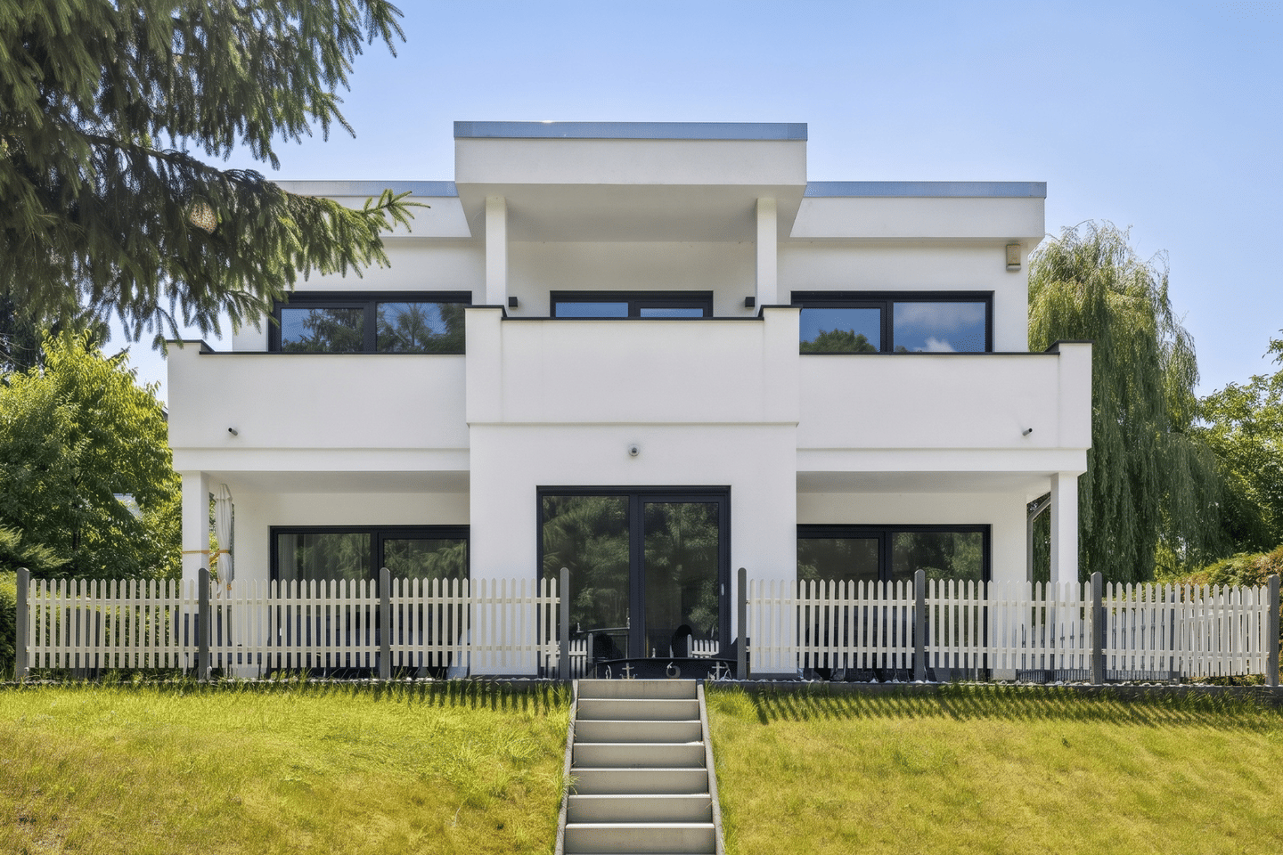 Architektonische Eleganz – Exklusive Bauhausvilla mit privatem Resortgefühl, 15366 Neuenhagen bei Berlin