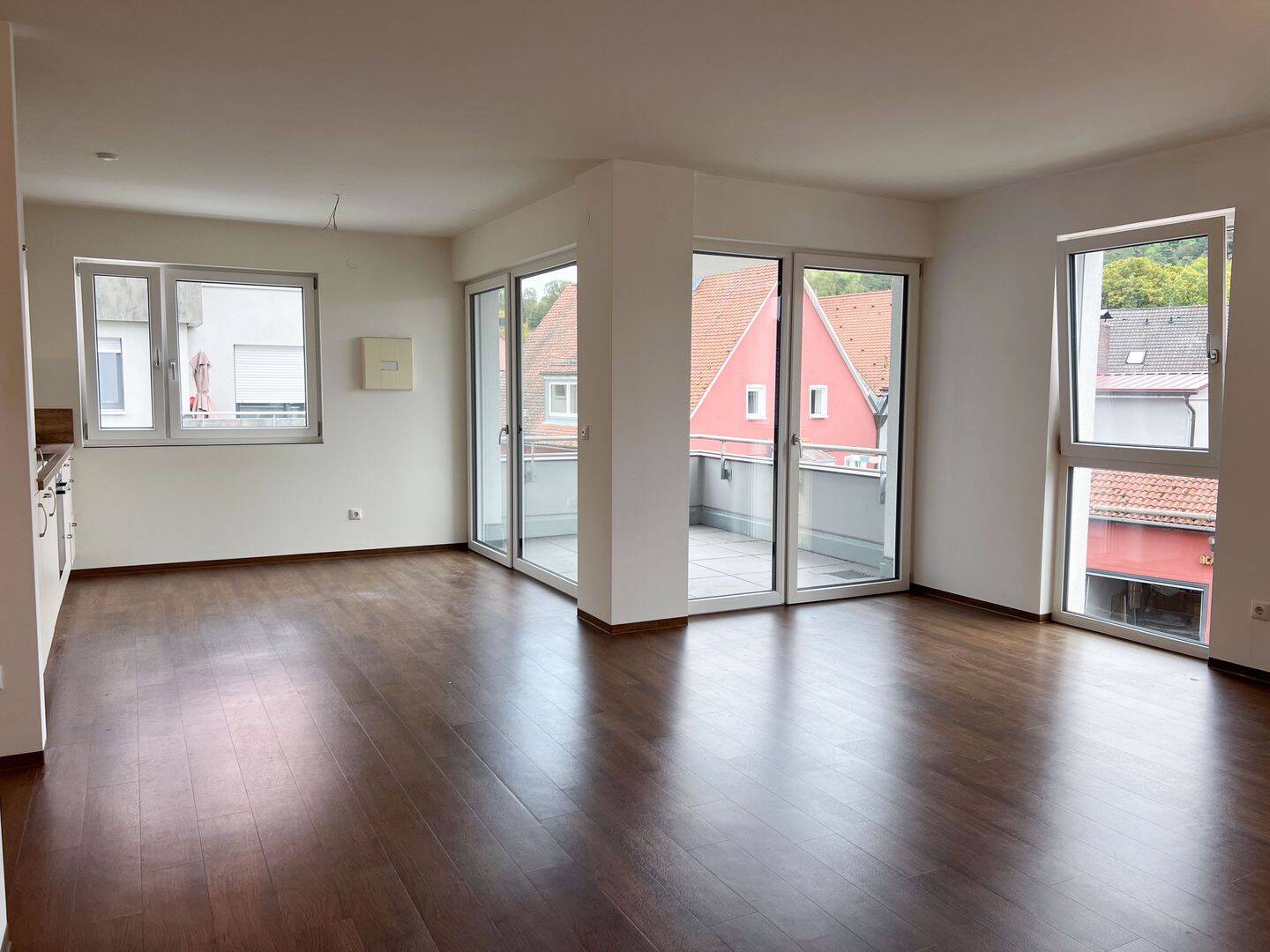 2-Zimmer-Wohnung (66,4 m²) m. Balkon, Einbauküche & TG-Stellplatz, 92364 Deining