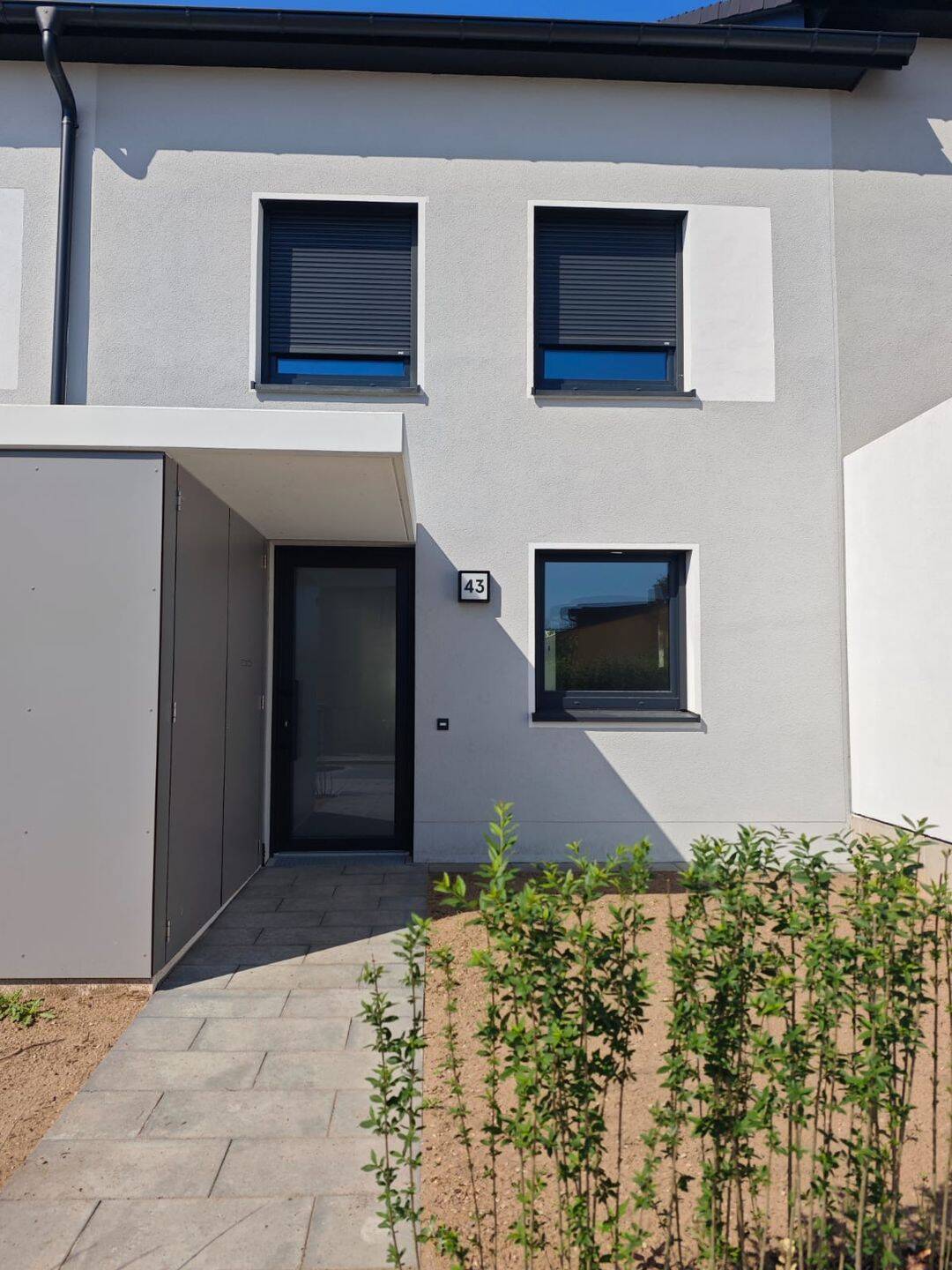 Erstbezug – Modernes 4-Zimmer-Reihenhaus mit Garten, 2 Bädern, Einbauküche & 2 Carports, 90439 Nürnberg (Großreuth bei Schweinau Schweinau Sankt Leonhard Sündersbühl)