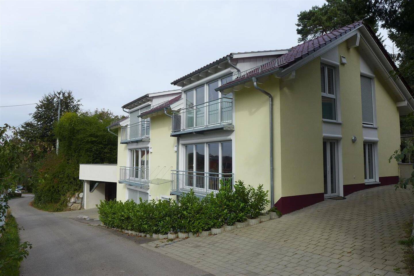 Luxuriöse 2-Zi-EG/OG-Whg.(Nr.4) mit franz. Balkon und Terrasse in romantischer Orts-/Waldrandlage, 88069 Tettnang