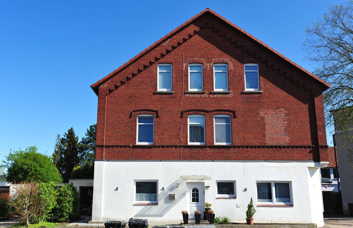 Erstbezug nach umfangreicher Renovierung: Helle 3-Zi. Wohnung in Varel, 26316 Varel