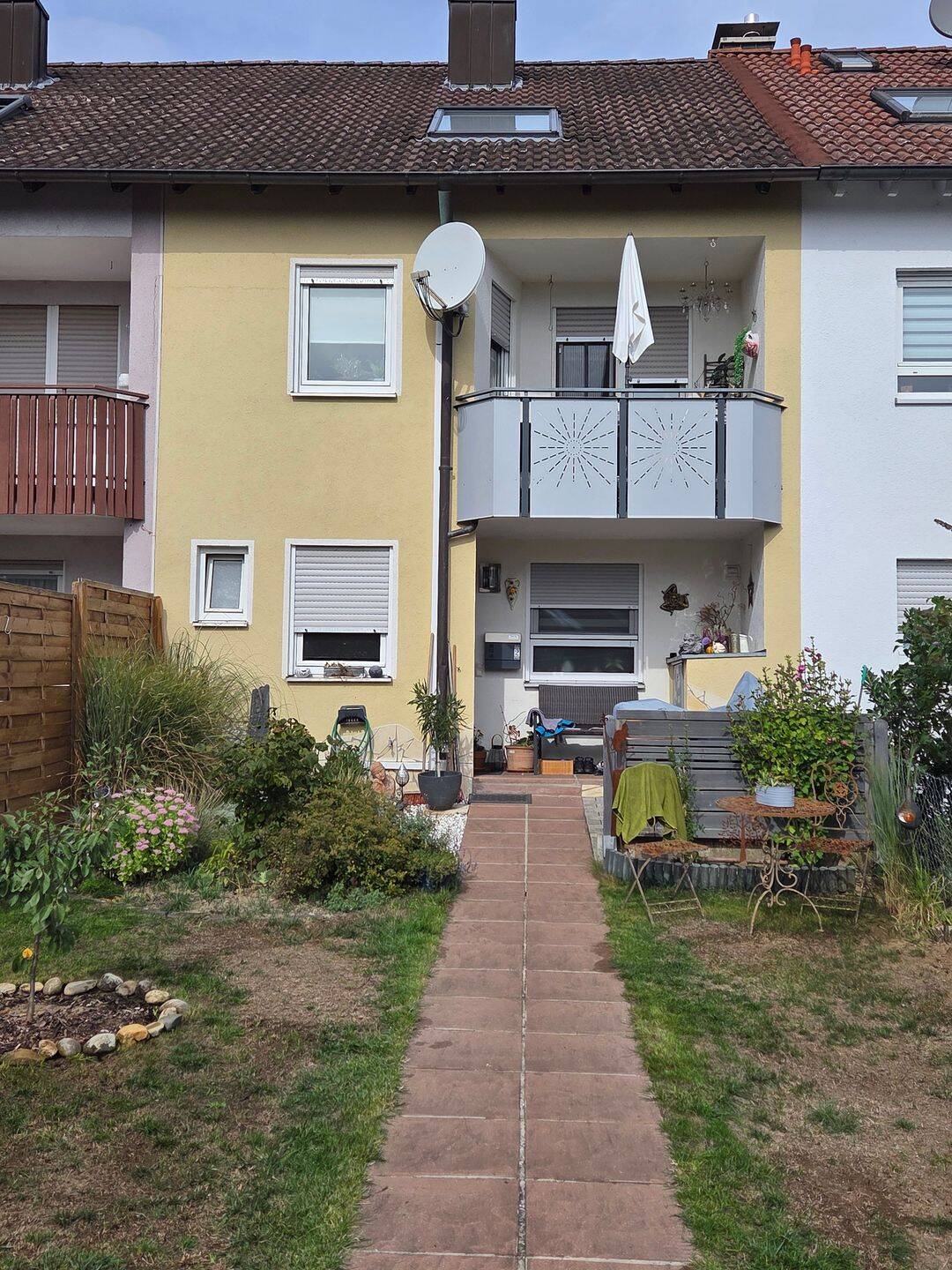 Renovierter Wohntraum im Reihenendhaus mit Pool, 97225 Zellingen