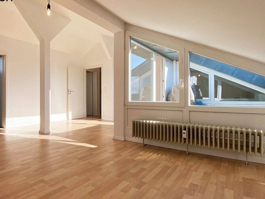 Moderne 2-Zimmer-Dachgeschosswohnung mit Balkon in Ditzingen, 71254 Ditzingen