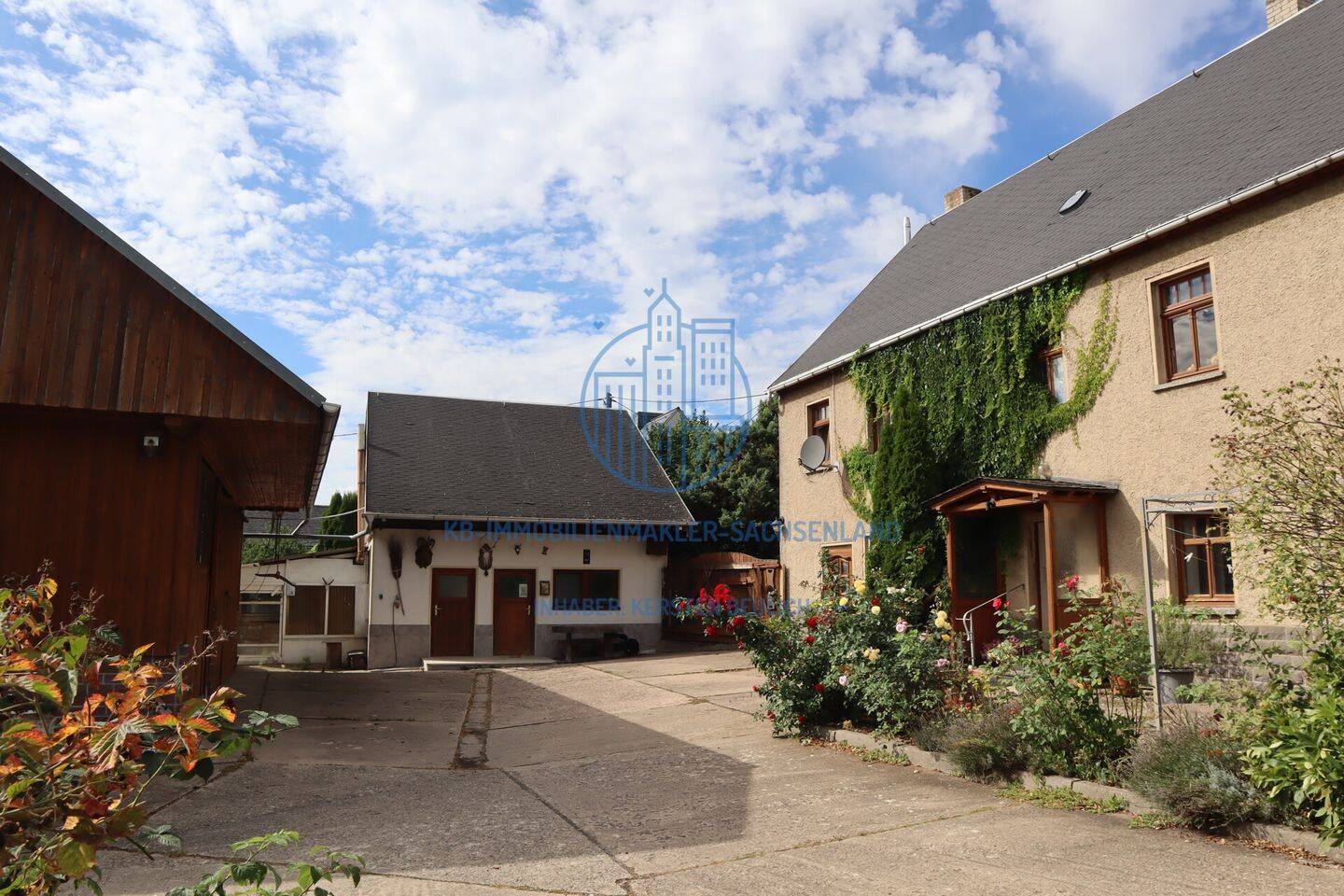 Kleiner Dreiseitenhof mit Wohnhaus, Scheune und Mehrzweckgebäude sowie Swimmingpool zum Verkauf!, 4736 Waldheim