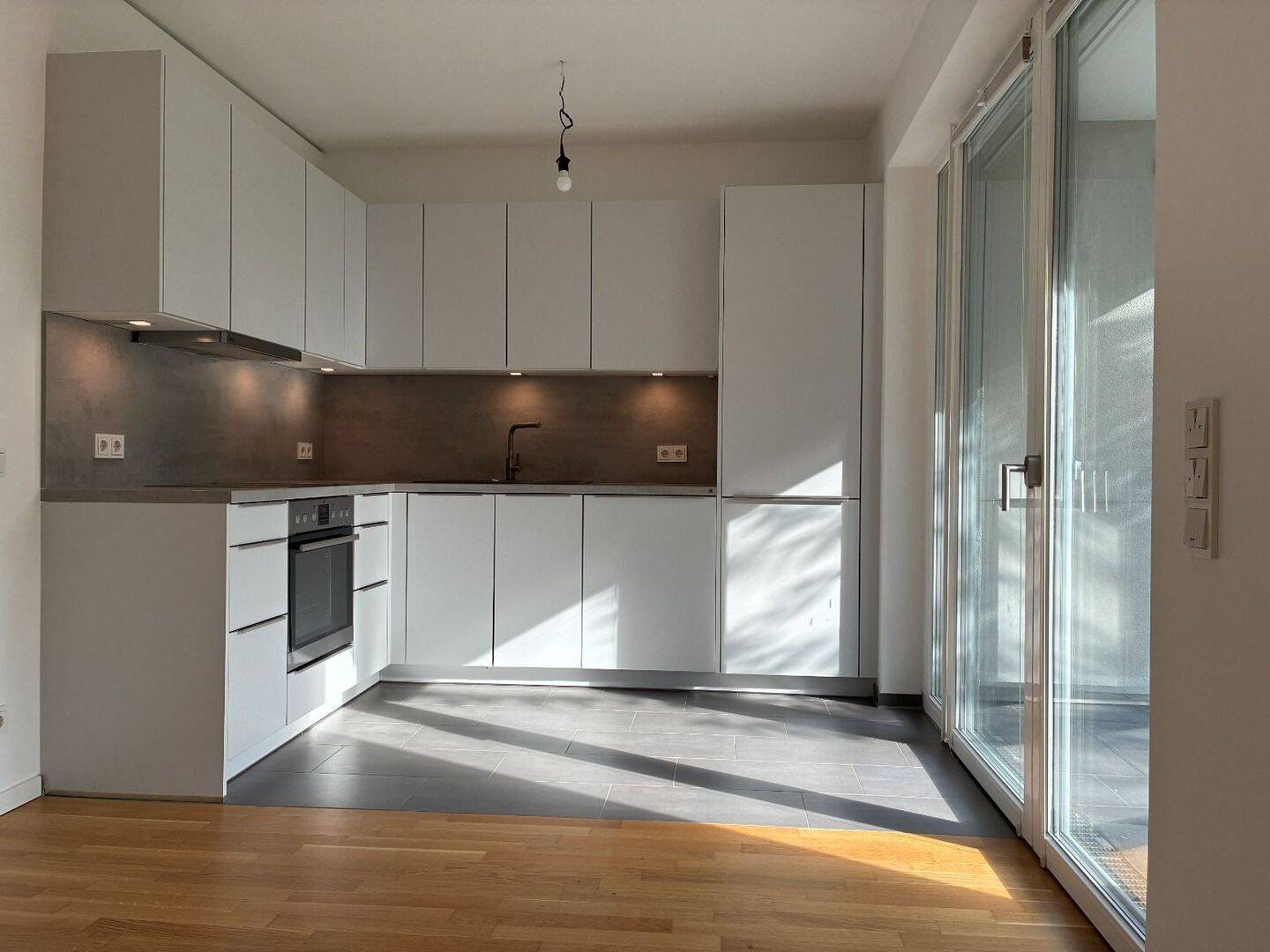 List Hannover: 2-Zimmer-Wohnung mit Terrasse, Aufzug & Einbauküche, 30177 Hannover