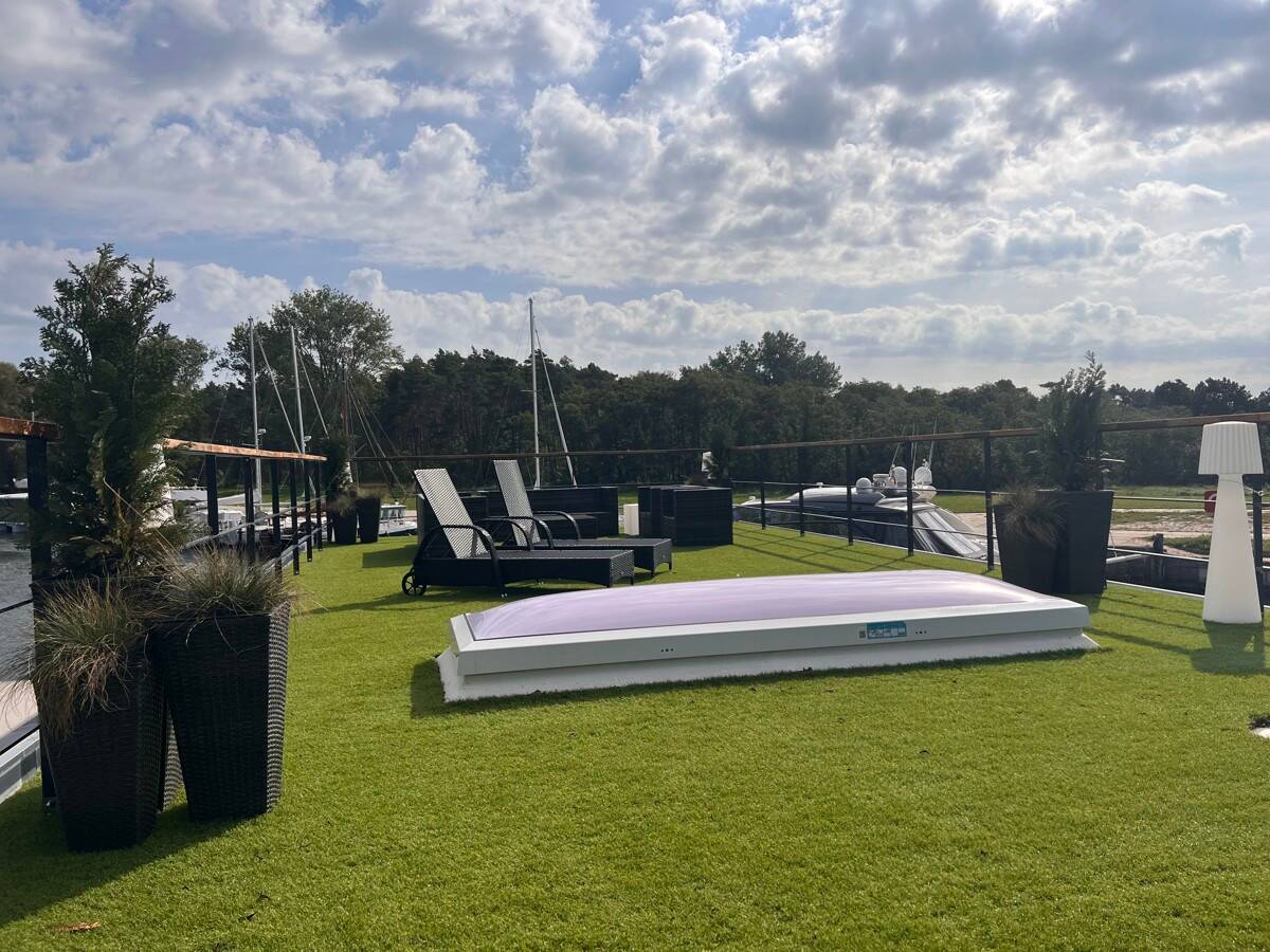 LUXUS Hausboot – 3 Etagen – 100m² Wohnen + 120 m² SONNENTERRASSE – Kamin, Kino, komplett individuell, 18609 Binz