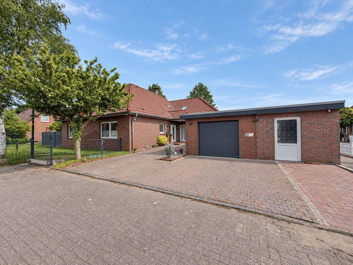 Provisionsfrei! Großzügiger Bungalow mit ELW in zentraler Sackgassenlage von Wittmund!, 26409 Wittmund