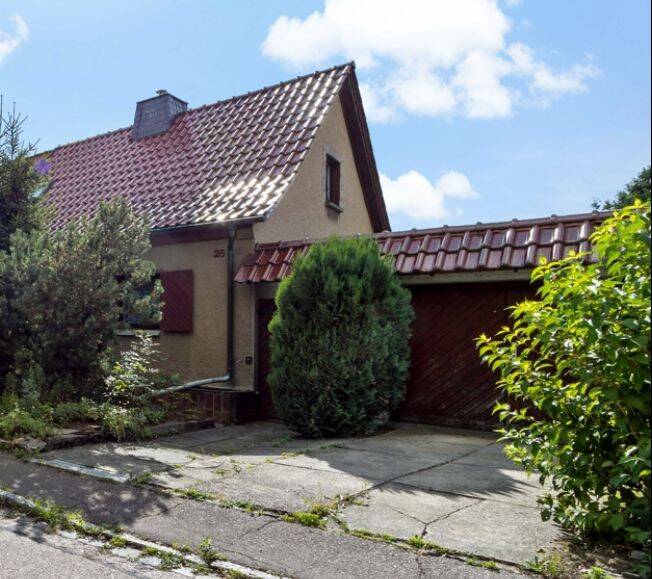 Ruhiges Familiendomizil am Rosengarten (Erbbaurechtsvertrag), 6130 Halle (Saale) (Ammendorf-Beesen Damaschkestraße Dieselstraße Südstadt)