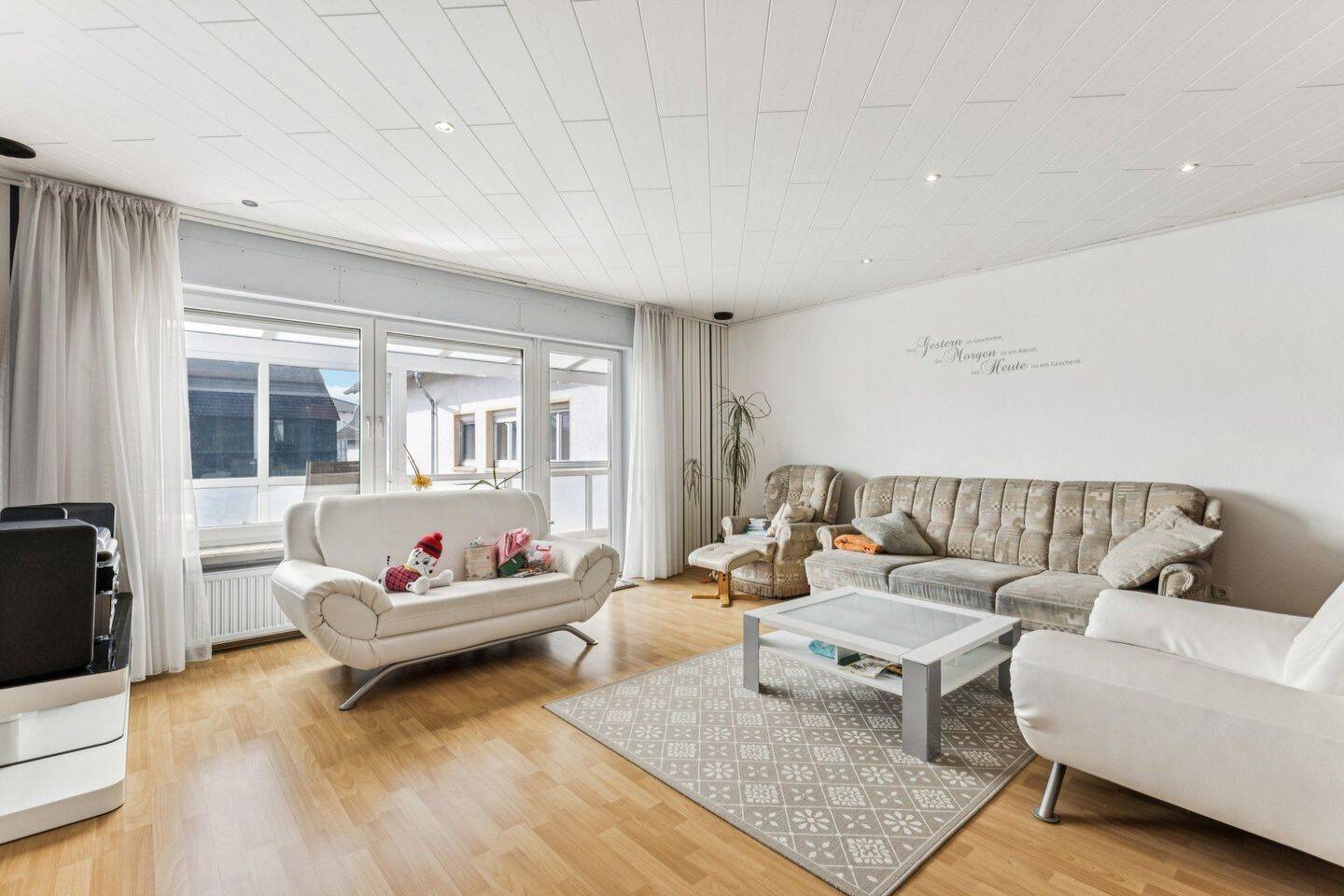 Top gepflegte 4-Zimmerwohnung mit 2 Loggien + eigenem Gartenanteil, 35510 Butzbach