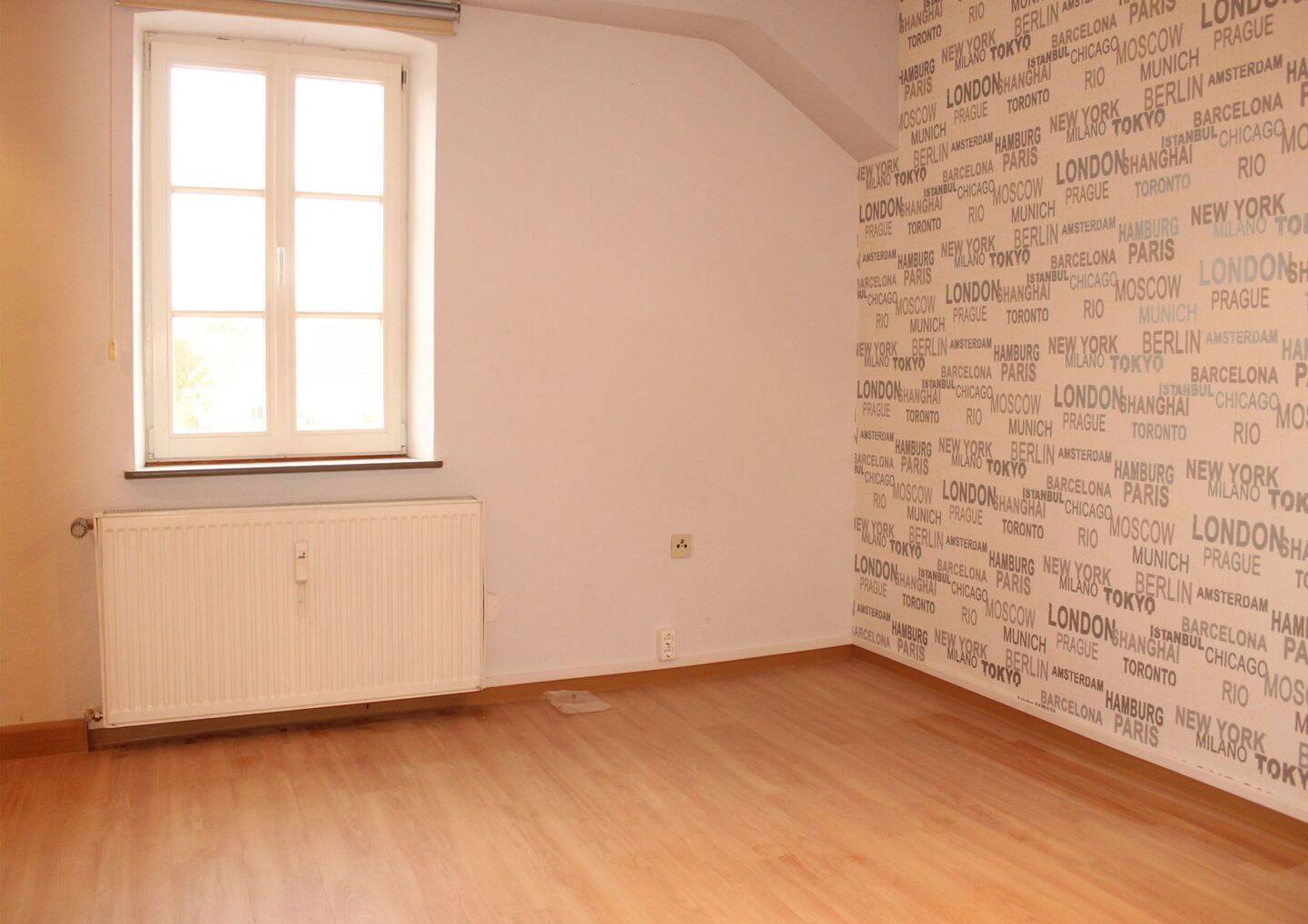 Schöne 2-Zimmer Dachgeschosswohnung im Herzen von Kirkel-Limbach, 66459 Kirkel