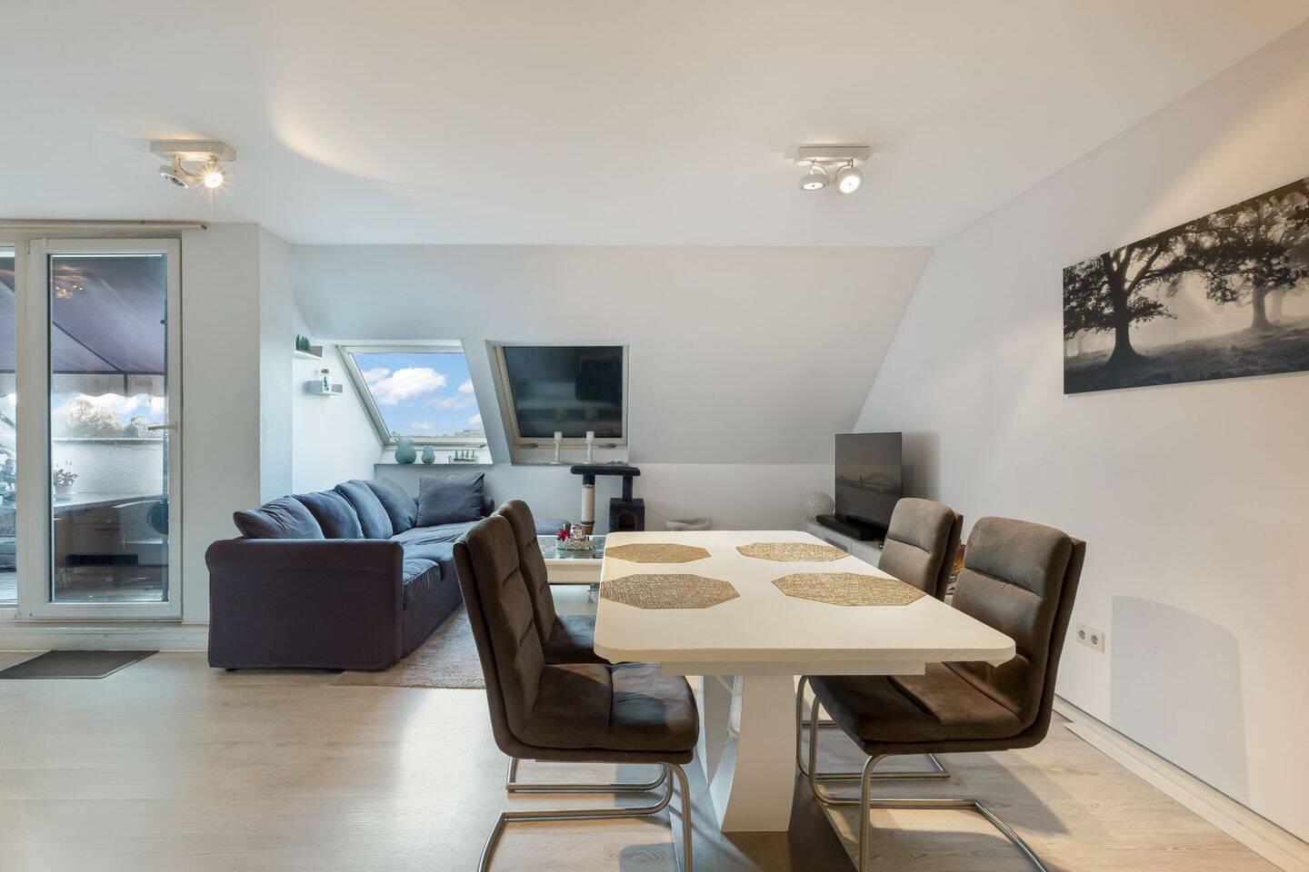 Geräumige Wohnung auf zwei Ebenen – ideal zur Selbstnutzung oder Vermietung, 41469 Neuss