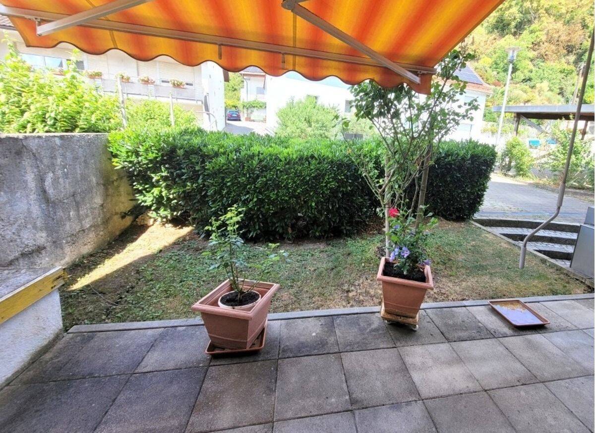 **Großzügige Erdgeschosswohnung + 4-Zimmer + 2 Terrassen + Stellplatz + Grenzach-Wyhlen**, 79639 Grenzach-Wyhlen