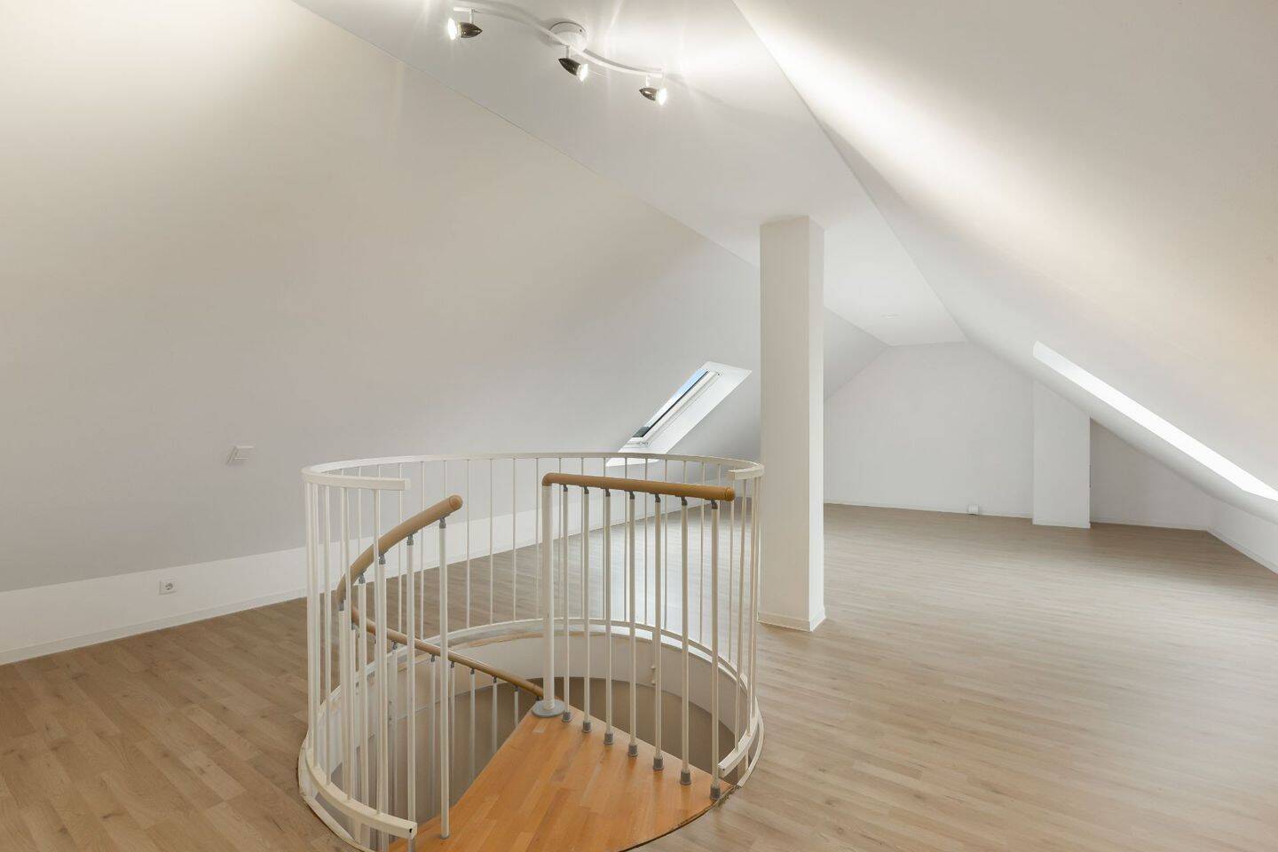Großzügige 3-Zimmer-Maisonette-Wohnung mit Loggia in Neuss-Norf, 41469 Neuss