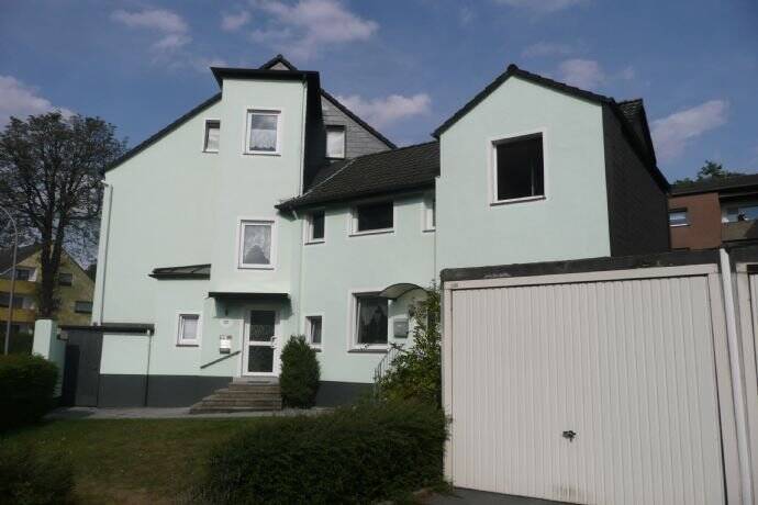 Charmante Dachwohnung im Dreifamilienhaus, ruhig und verkehrsgünstig gelegen, nahe der Universität Bochum, 44892 Bochum (Langendreer)