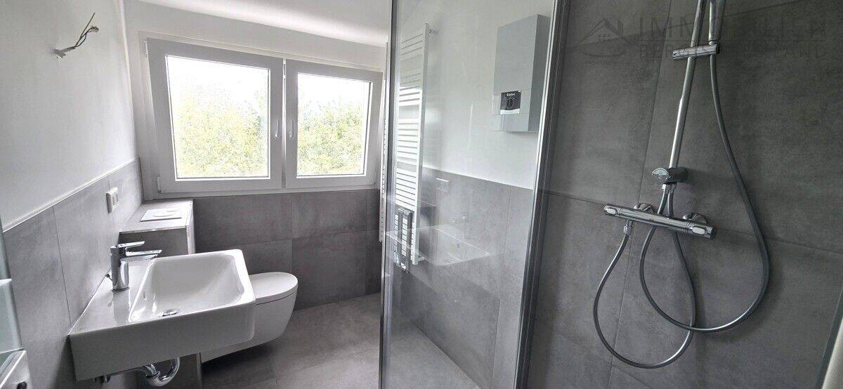 MODERNE 2-ZIMMER-DACHGESCHOSSWOHNUNG MIT SCHÖNEM AUSBLICK ÜBER REMSCHEID, 42859 Remscheid (Innen Süd)
