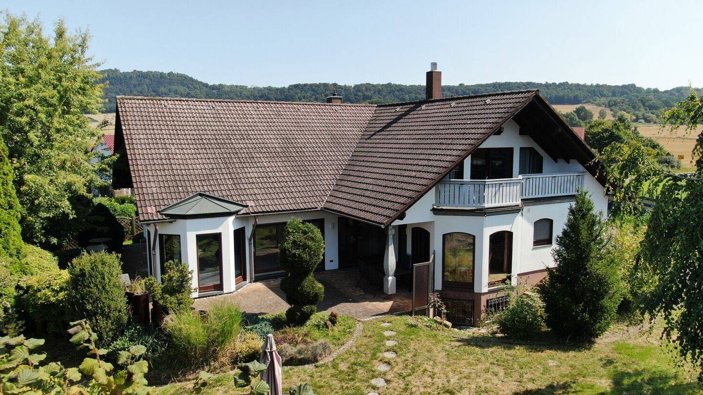 Großzügiges, freistehendes Einfamilienhaus mit Wellnessbereich und Doppelgarage, 34587 Felsberg