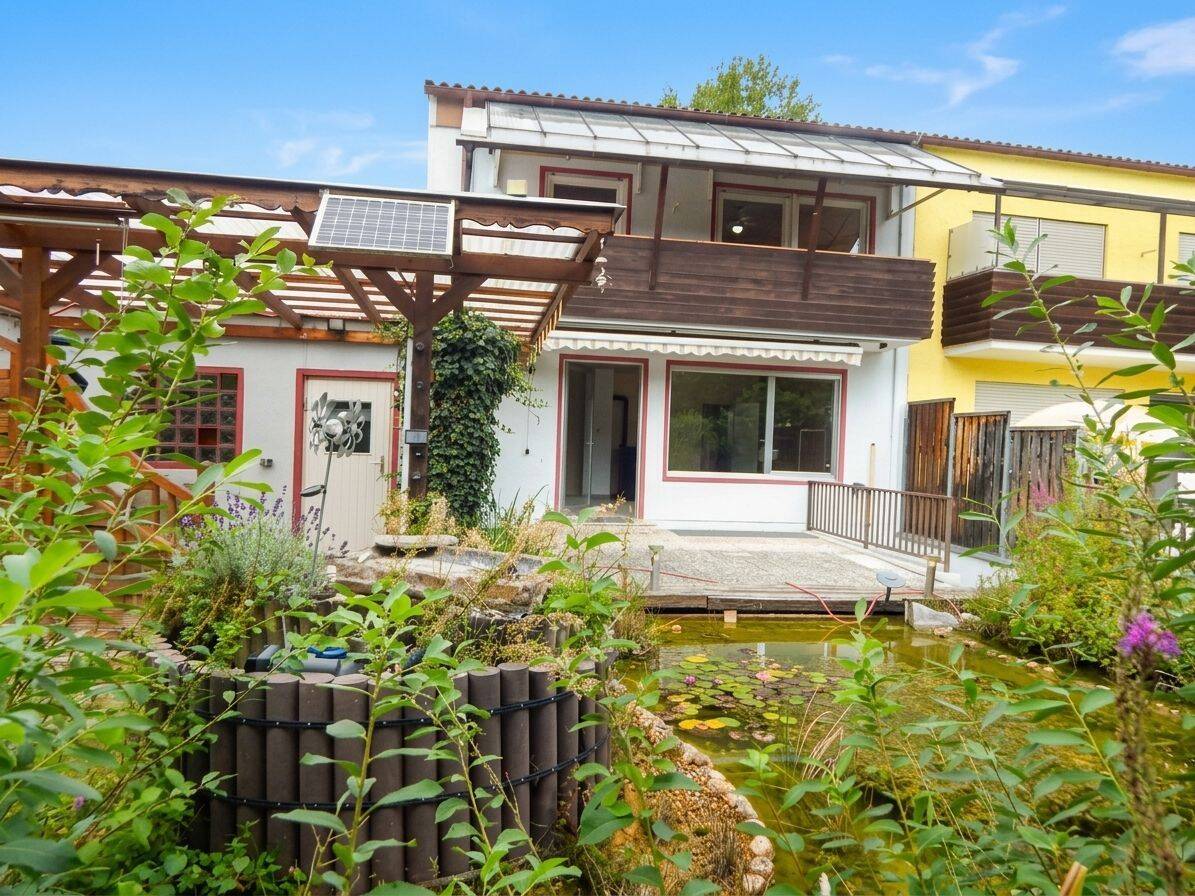 Doppelhaushälfte mit Garten & Garage in ruhiger Lage – viel Potenzial für Ihre Wohnideen, 83395 Freilassing