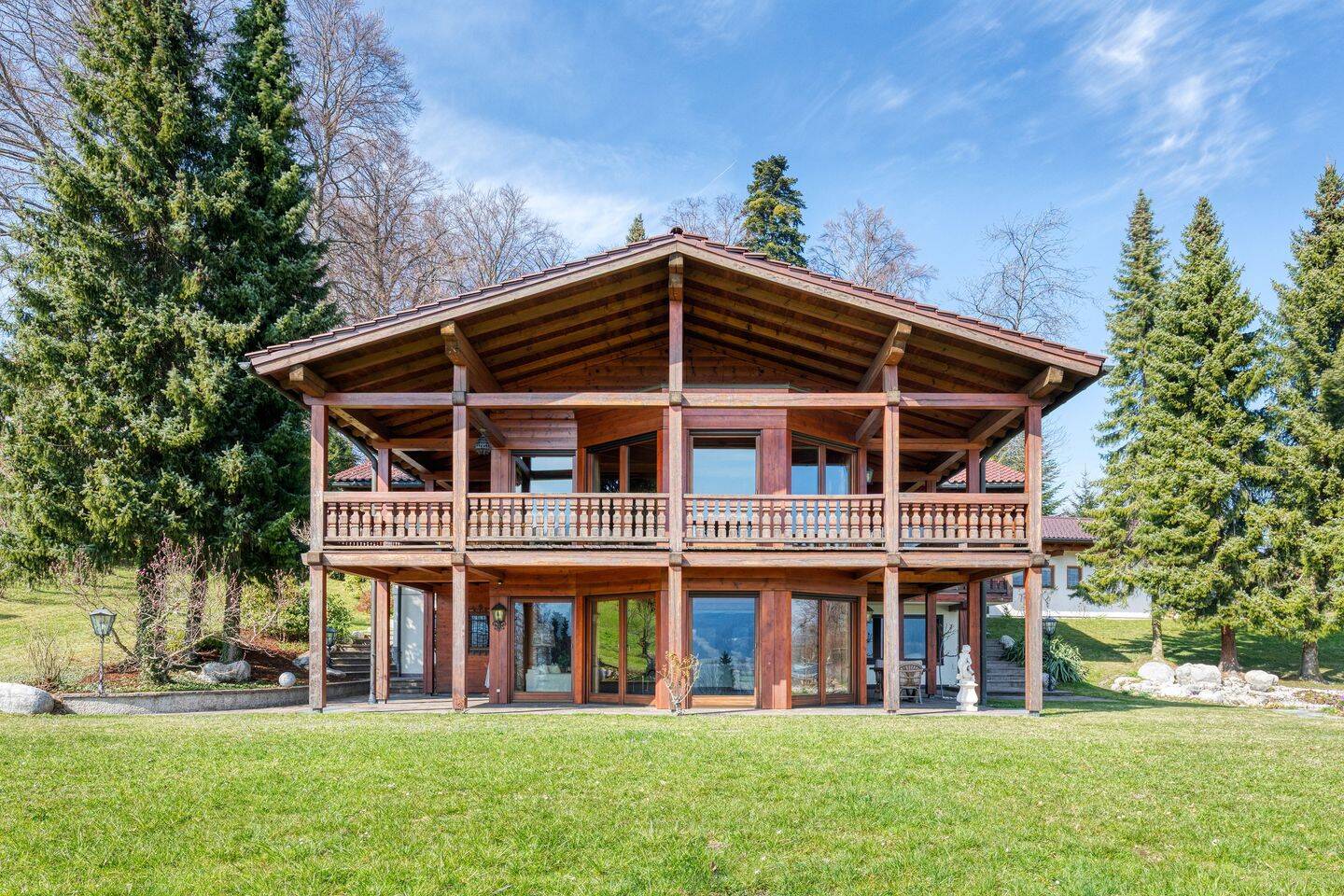 Zur schönen Aussicht: Exklusives Einfamilienhaus in einmaliger Lage am Samerberg, 83122 Samerberg