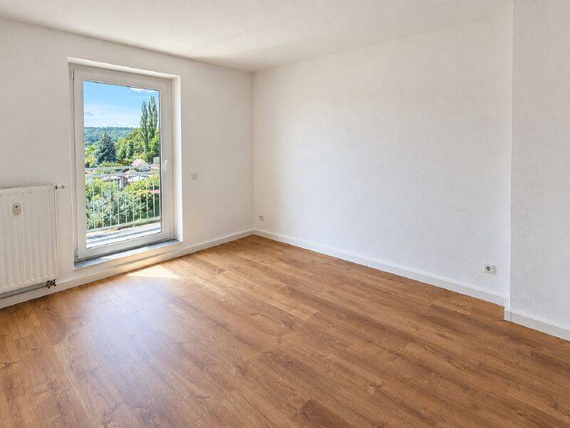 Viel Licht & ein Platz an der Sonne – renovierte 3-Raum-Wohnung mit Balkon, 7545 Gera (Bieblach Innenstadt Ostviertel Pforten Untermhaus)