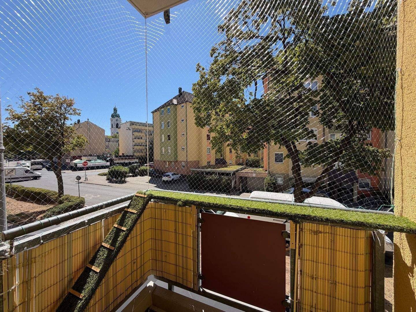 Helle 2-Zi-Wohnung mit Balkon ~ ca. 4,39 % Bruttomietrendite ~ TG Duplex-Parker ~ Aufzug ~ Kellerabteil ~ vermietet ~ gepflegt uvm., 90763 Fürth (Südstadt Weikershof)