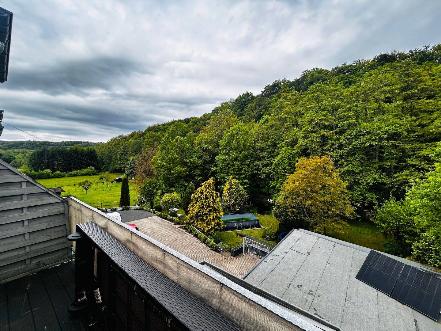 Großzügige 5-Zimmer-Maisonette mit 165 m², Kamin und großer Terrasse in Reichshof-Brüchermühle, 51580 Reichshof