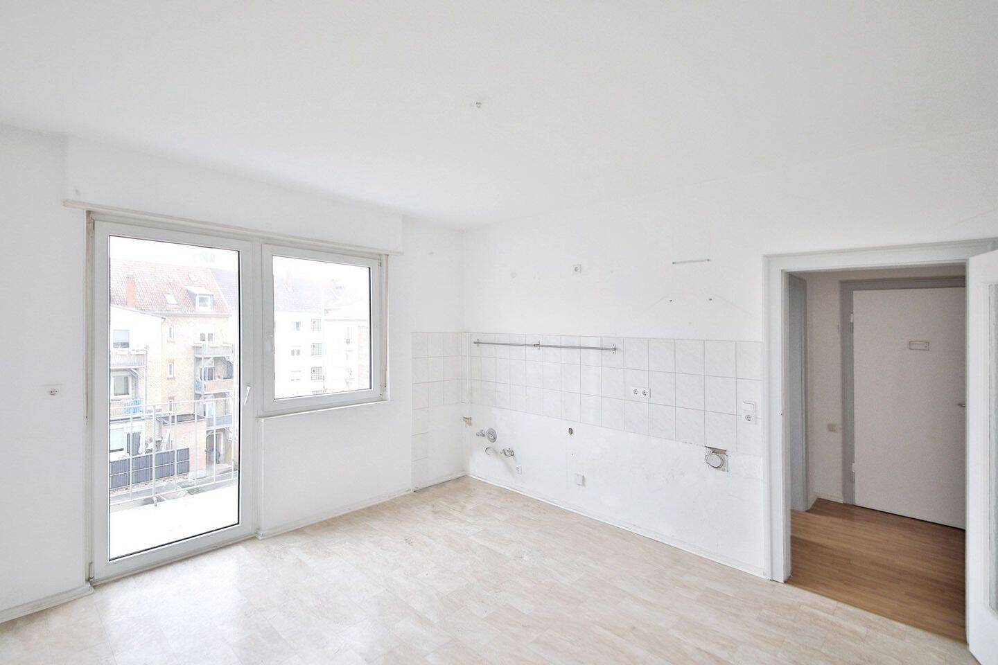 Gut geschnittene 2-Zimmer-Wohnung mit großzügiger Wohnküche und viel Gestaltungspotenzial, 68163 Mannheim (Fabrikstation Lindenhof Neuhermsheim Neuostheim)