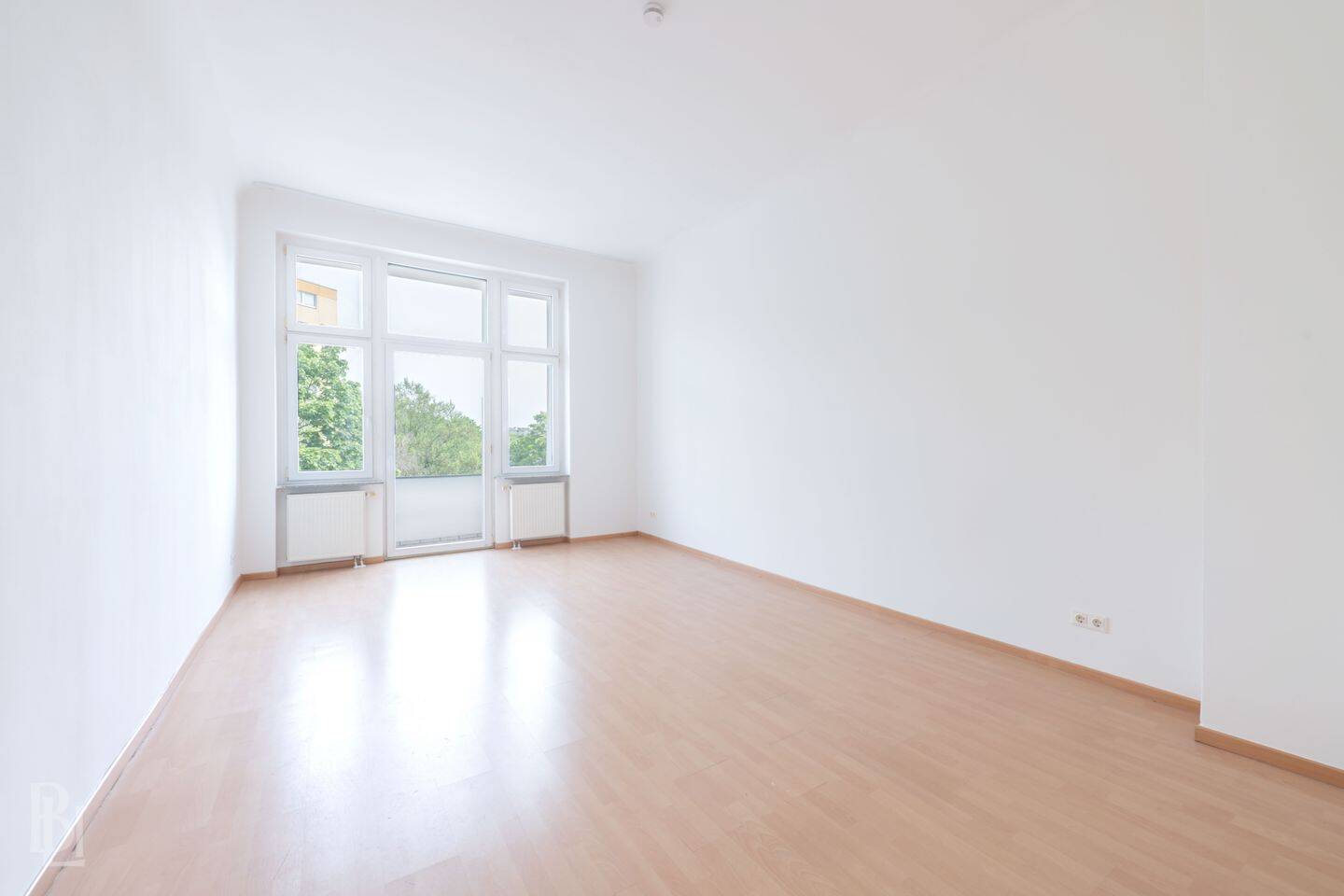 Helle und renovierte 2-Zimmer-Wohnung mit Balkon, Einbauküche und Aufzug, 13581 Berlin (Spandau)